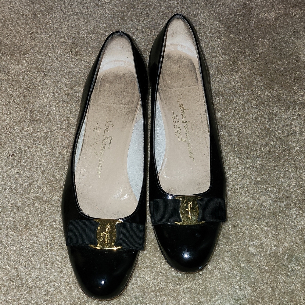 Salvatore Ferragamo Black Patent Leather Flats with Gold Accent. Size 9 AA